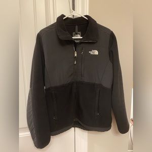 North face Denali womens coat. GUC size medium. Color black